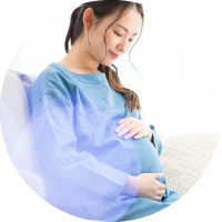 妊娠中の女性画像