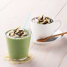 抹茶と黒蜜入り雑穀スムージー