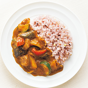 彩り野菜と鶏肉の雑穀カレー