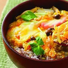 かまぼこたっぷりとろ～り卵のっけ丼